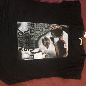 Black “positive vibes only” shirt